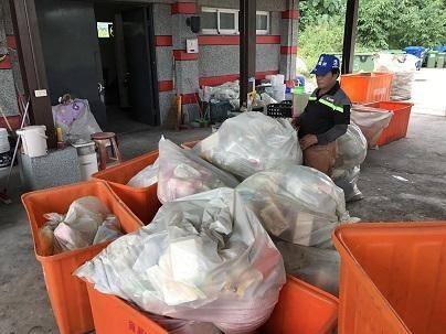 Solid waste on site for to be recycled. (Taitung University)