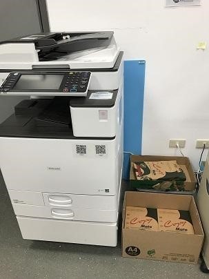 Use of recycled paper made copier paper in offices. (Taitung University)