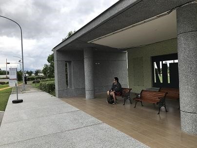 NTTU invested finance to construct a waiting building for No. 8129 metro bus stop near the Main Entrance Gate in 2019. It provides a comfortable and friendly waiting for bus environment. (Taitung University)