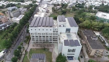 Solar photovoltanic panels installed on the roof of six buildings at City Campus in Dec 2018. (Taitung University)