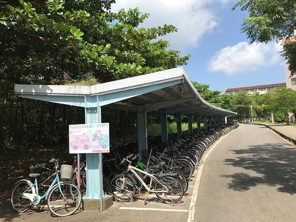 Sheltered students’ bicycle shelf.  (Taitung University)